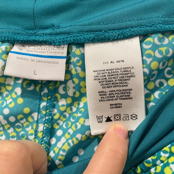 Columbia Blue & Green Shorts - Picture 5 of 6
